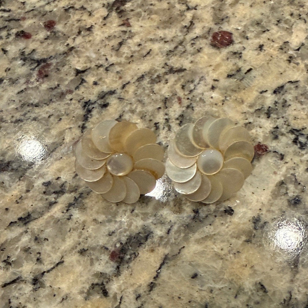 Vintage shell flower earrings